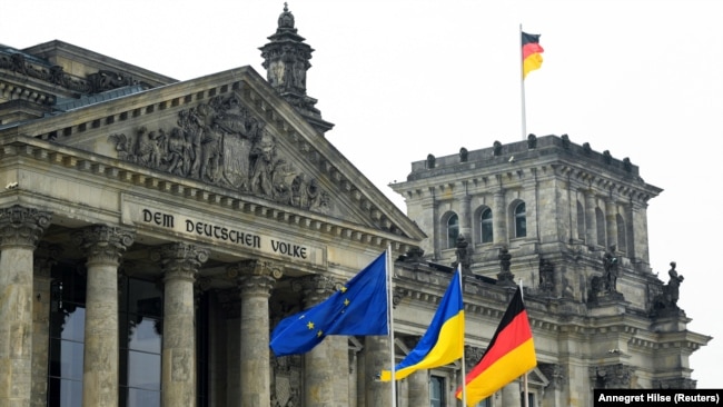 Німецькі політики дедалі частіше критикують продовження виплат для українських біженців
