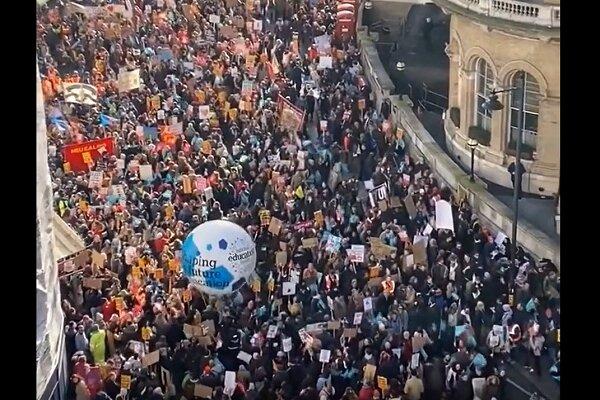 بزرگترین اعتصابات و تظاهرات ۱۰ سال اخیر در مرکز لندن+ فیلم - خبرگزاری مهر |  اخبار ایران و جهان | Mehr News Agency