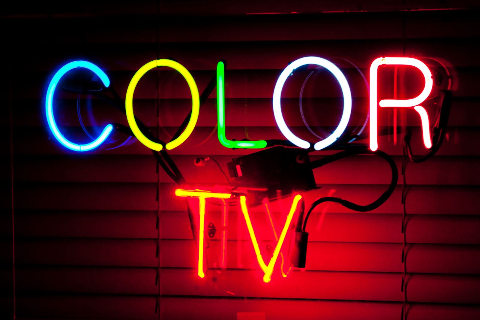 Vantaggi dell'utilizzo di insegne al neon multicolori per le aziende