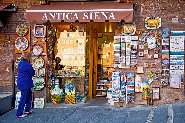 Antica Siena Cửa Hàng Quà Lưu Niệm Bản Đồ Bưu Thiếp Tuscany Ý Hình ảnh Sẵn  có - Tải xuống Hình ảnh Ngay bây giờ - iStock