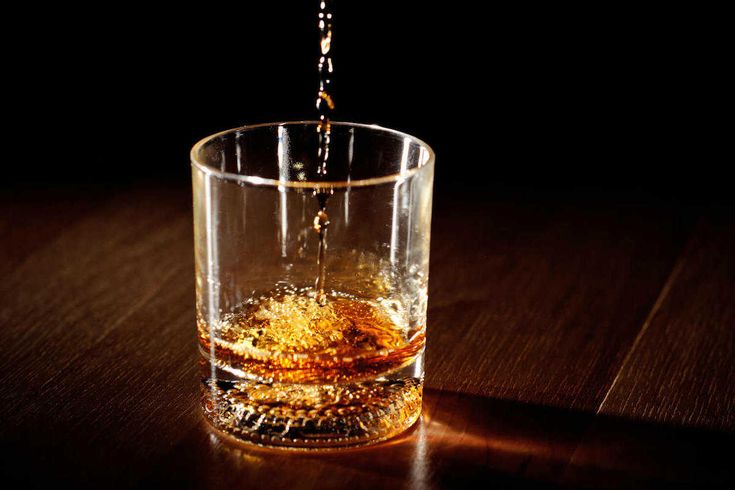 Old Fashioned vs Manhattan
