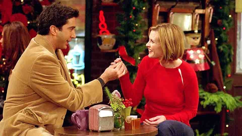 Ross giving his girlfriend Mona a key to his apartment. Sitting at the gang's favourite coffee shop, Central Perk. One of the best holiday tv episodes ever.