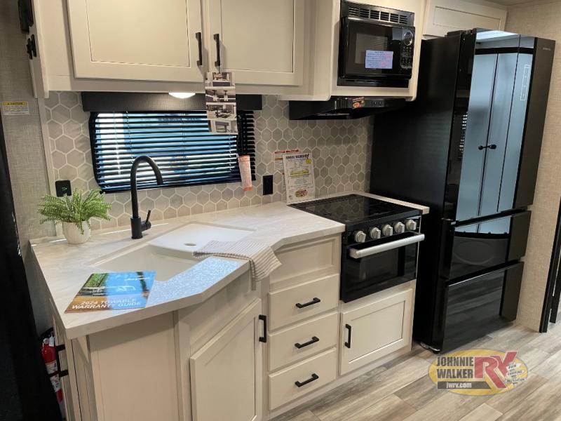 You'll love having this kitchen to work with!