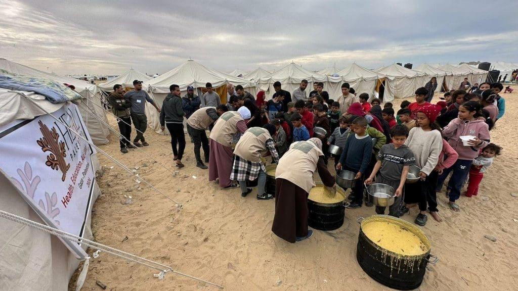 HEAL aid workers in Gaza feeding starving Palestinian children