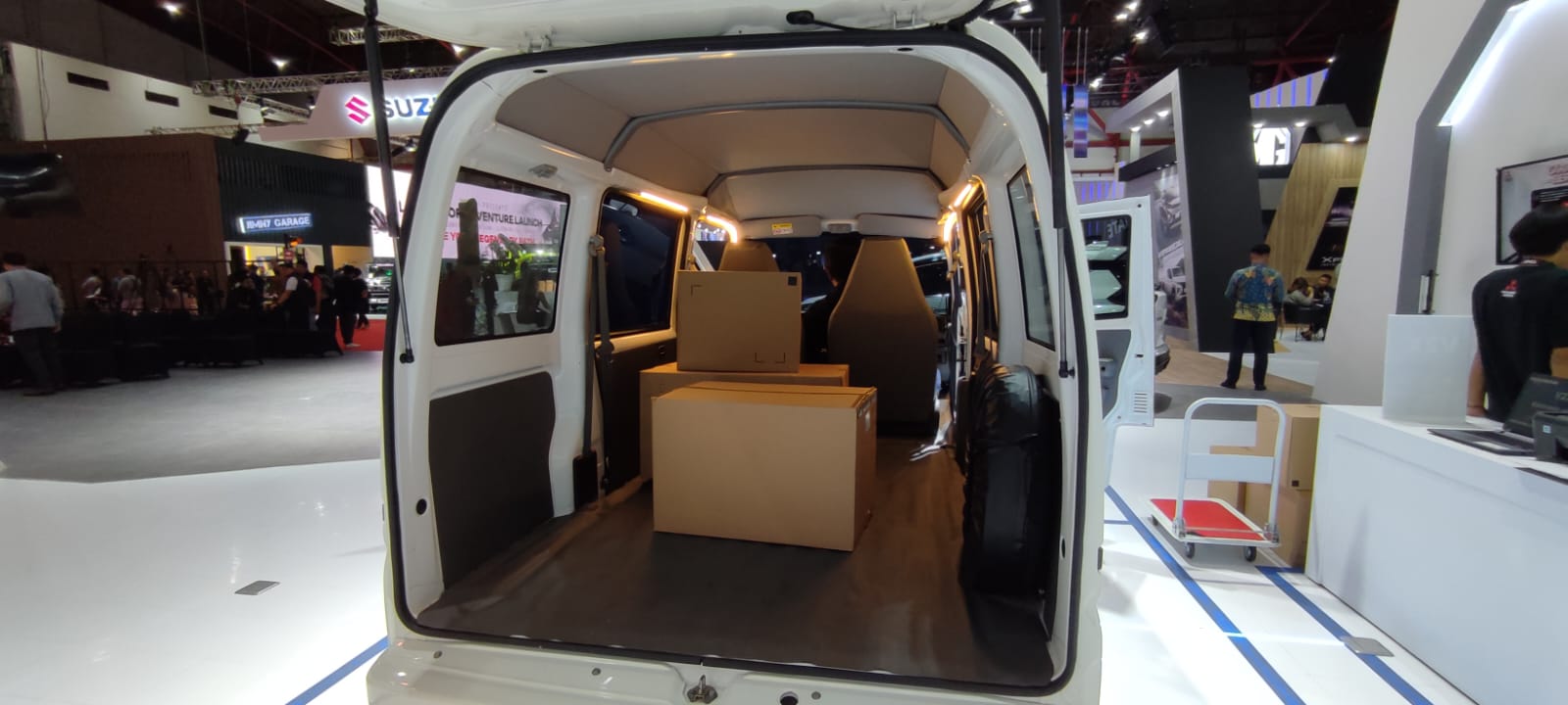 Ruang kargo Mitsubishi L100 EV