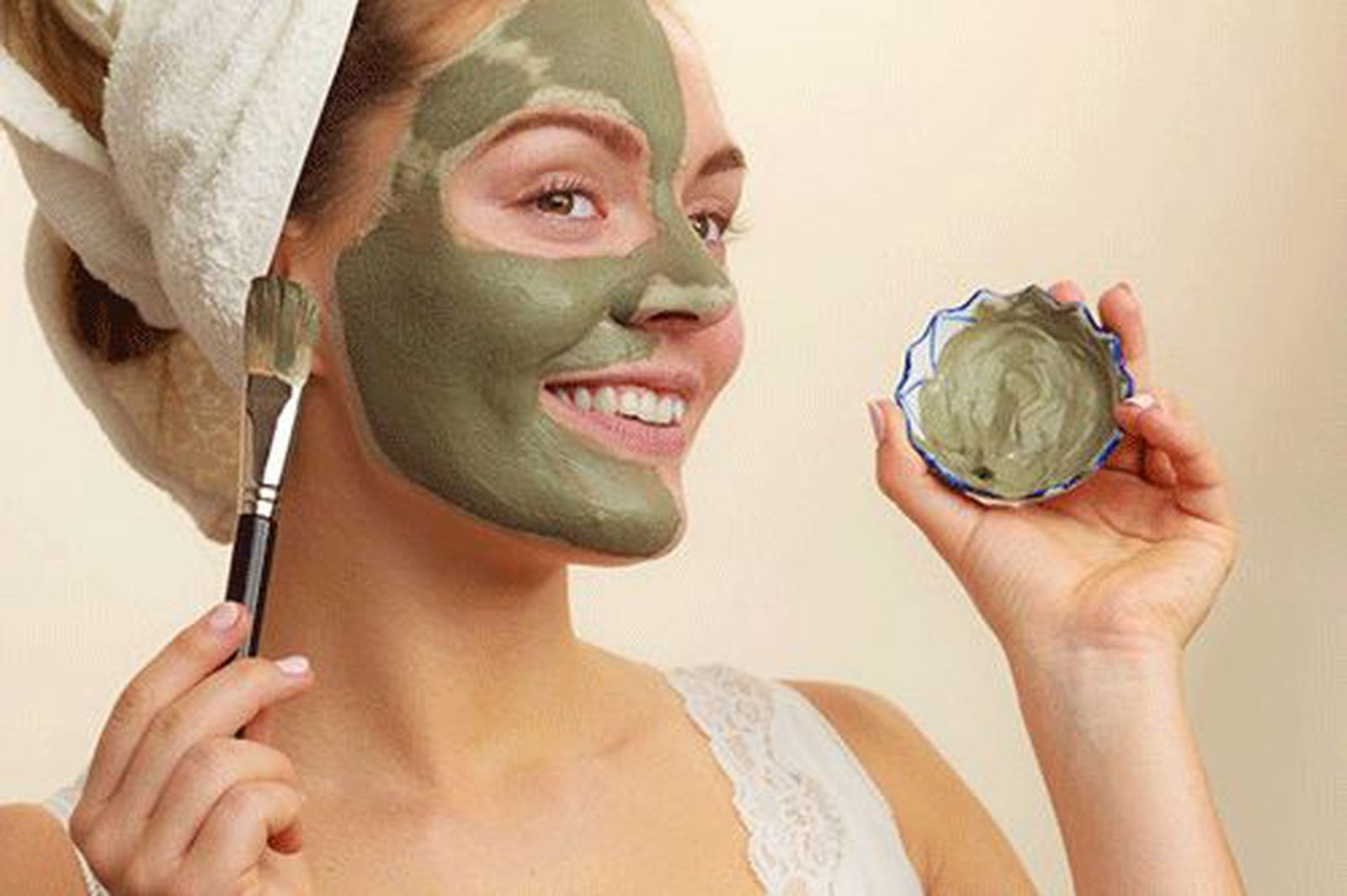 Sử dụng mặt nạ giải độc giúp loại bỏ các tạp chất trên da