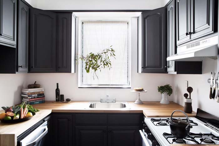 U-shaped Kitchen With Black Cabinets