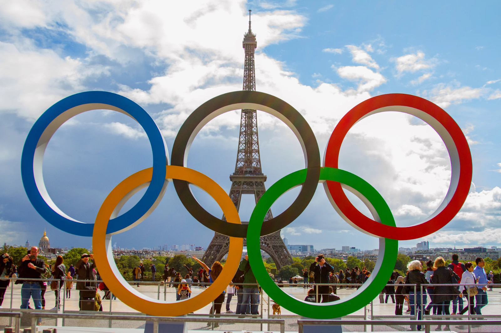 Olympic Rings in front of the Eiffel Tower 