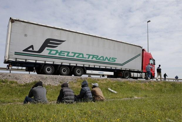 Đại sứ quán đang xác minh thông tin liên quan bảy người Việt trong thùng xe tải ở Anh