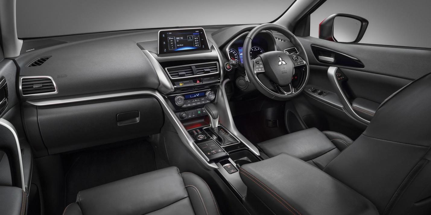 https://carwow-uk-wp-3.imgix.net/mitsubishi-eclipse-cross-interior-1.jpg