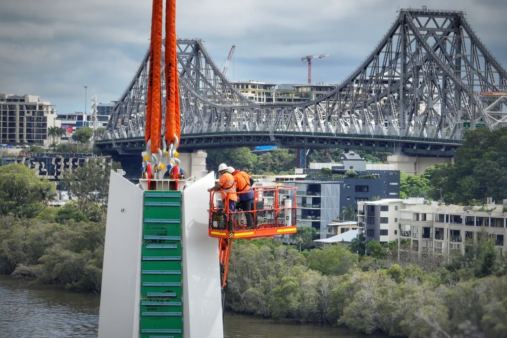 Iconic Mast Makes Kangaroo Point Green Bridge Brisbane's Tallest Bridge ...