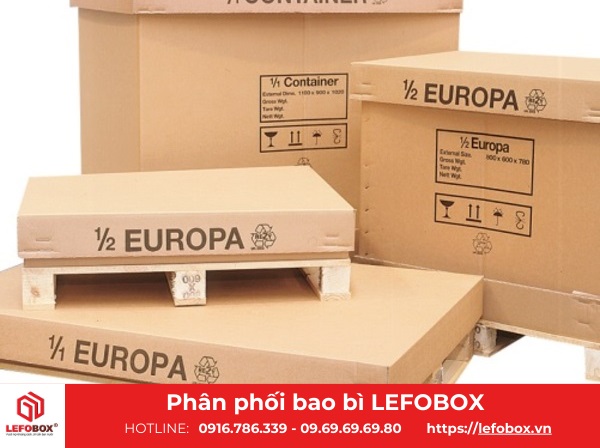 Thùng carton cũ lớn đựng bàn ghế lắp ráp
