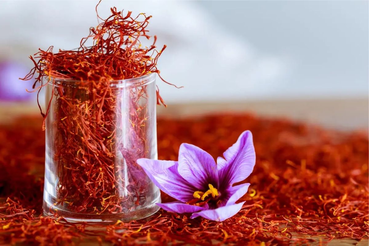 Saffron có các đặc tính mà nhiều nghiên cứu cho rằng có thể giúp cải thiện tâm trạng