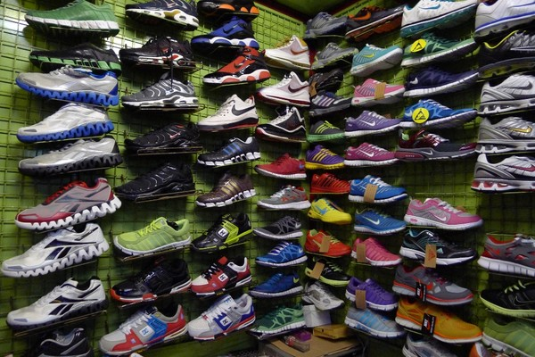 thrifting sepatu Pasar Taman Puring