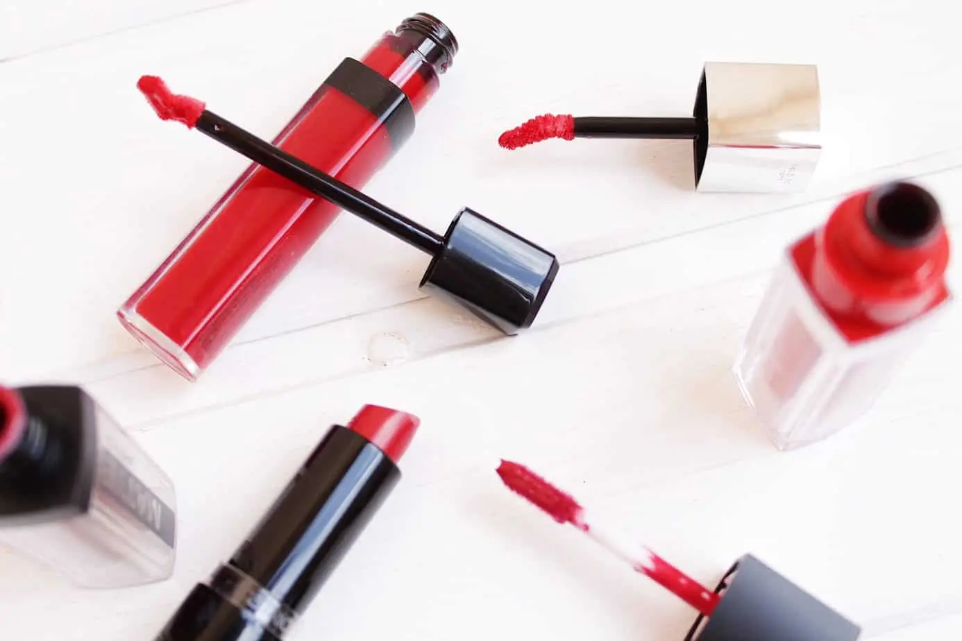 The Main Differences Between Liquid Lipsticks and Lipstick Tubes