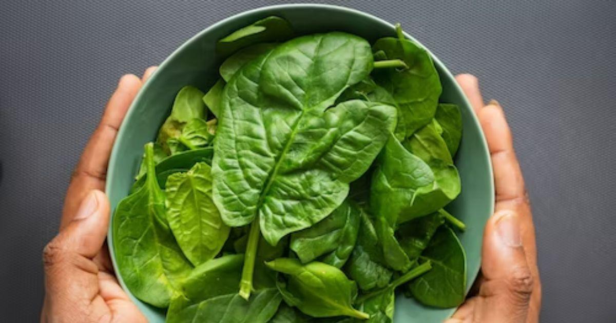  Spinach contains vitamins C and K, which reduces chronic illness risk