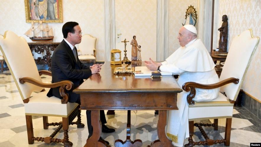 Chủ tịch nước Võ Văn Thương tiếp kiến Giáo hoàng Phanxicô tại Vatican vào ngày 27 tháng 7 năm 2023.