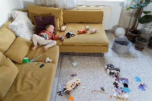 C:\Users\User\AppData\Local\Microsoft\Windows\INetCache\Content.Word\full-shot-kid-laying-couch-with-toys.jpg