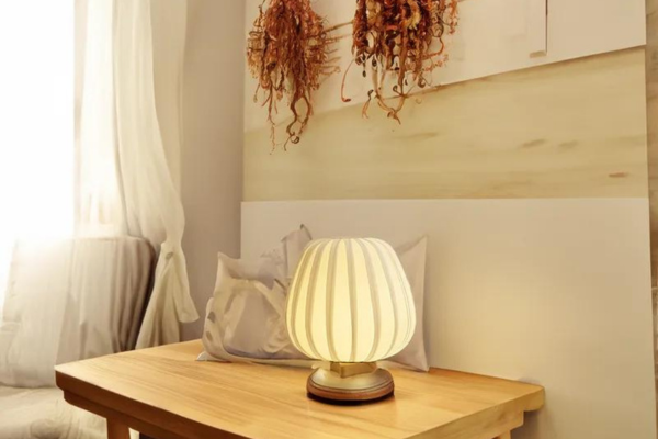 Floor lamp made of cloth and iron