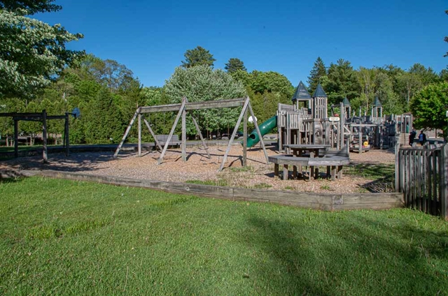 Hanna Park playground, Port Carling