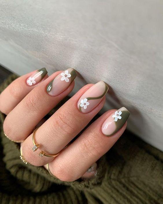 Classic Daisy with A Splash of Green nail design
