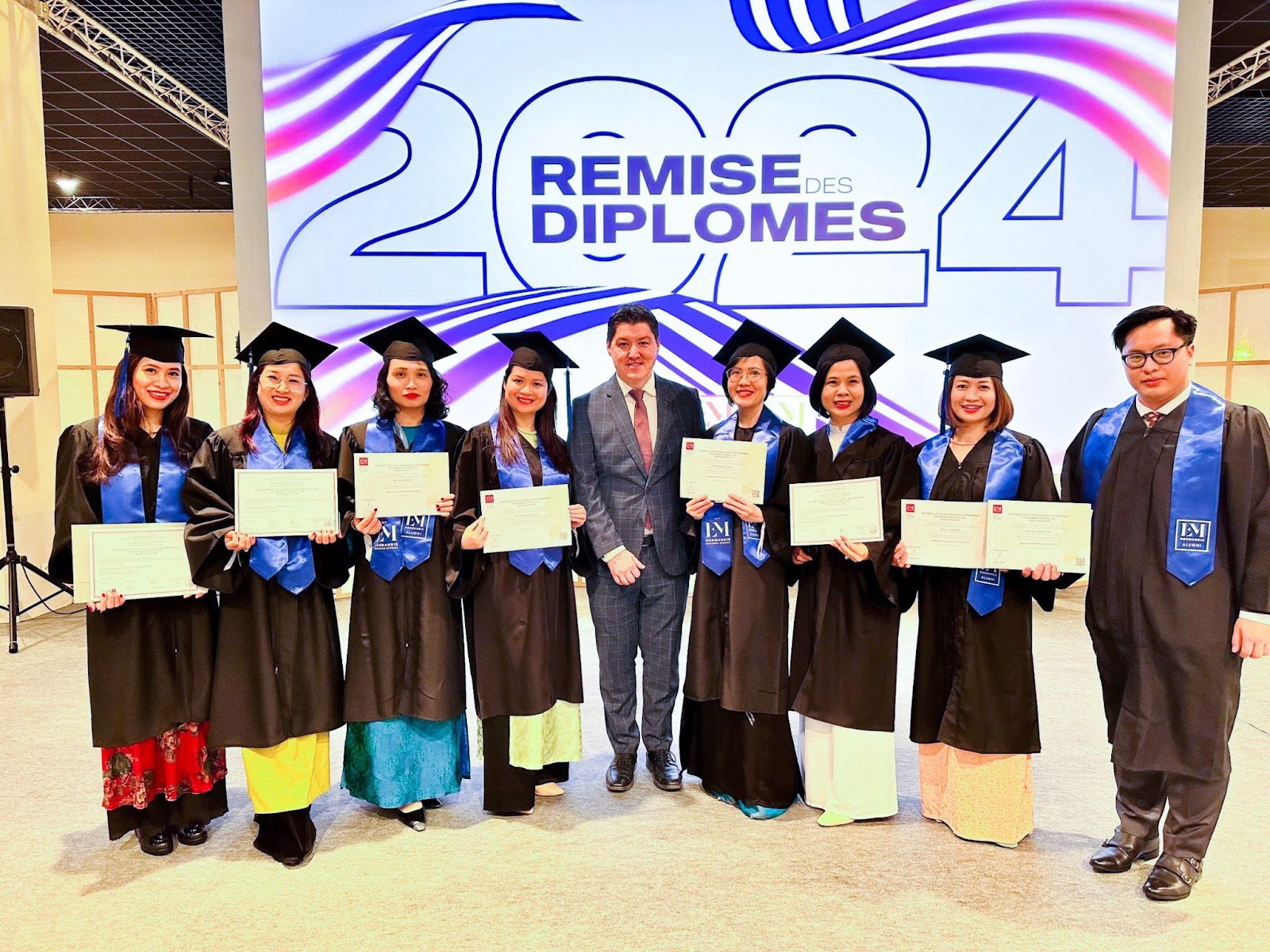 Học viên Thạc sĩ FINTECH nhận bằng tốt nghiệp tại Pháp
