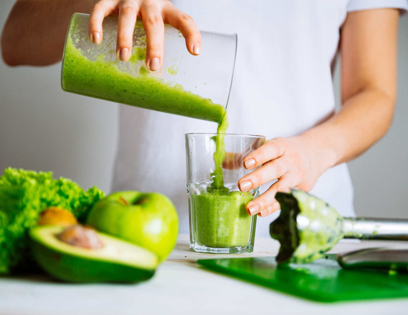 Making detoxifying green juice smoothie for detoxification