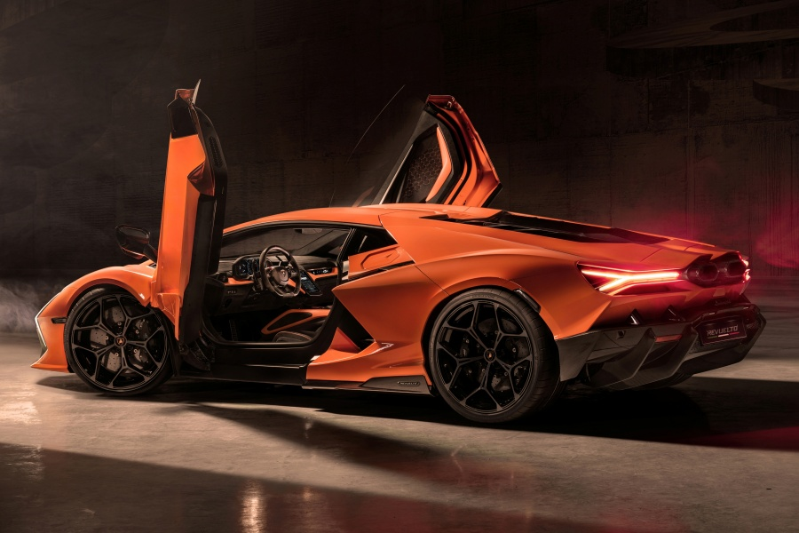 ดีไซน์ภายในรถยนต์ : Lamborghini REVUELTO