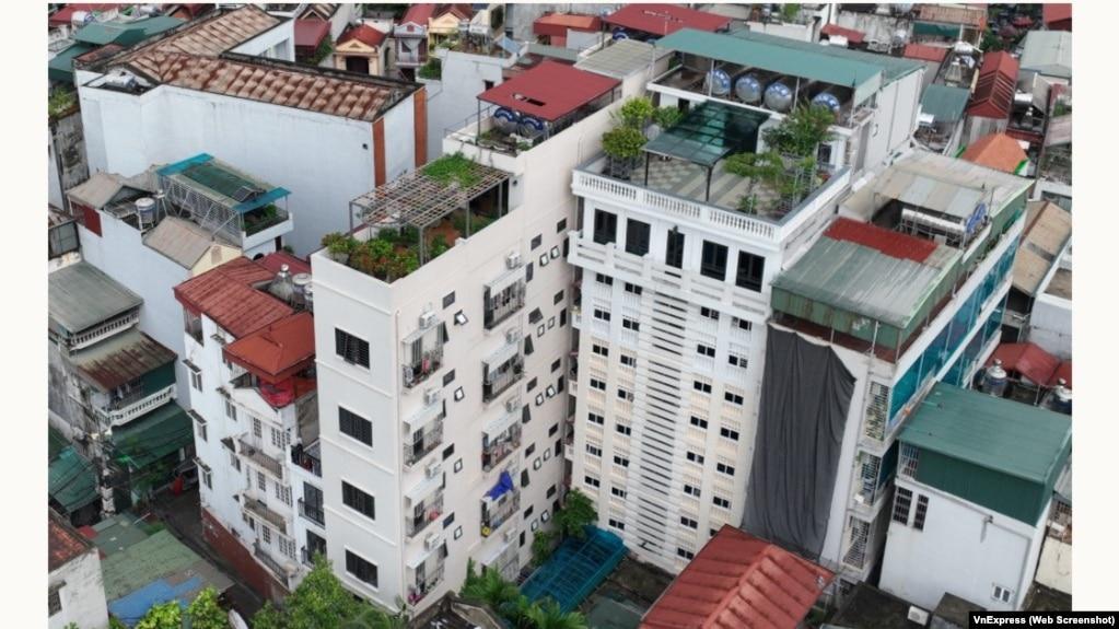Ảnh tư liệu - Những chung cư mini và nhà cao tầng xây dựng ken đặc những quận trung tâm Hà Nội