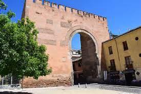 Puerta Elvira de Granada - Historia, Que Ver y Alrededores