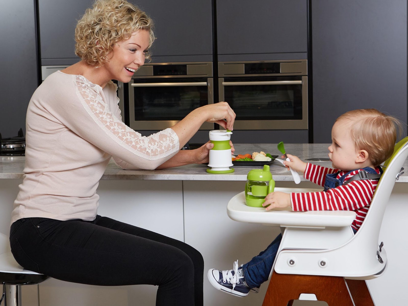 Twee lepels - expert in eten met lepel en vork