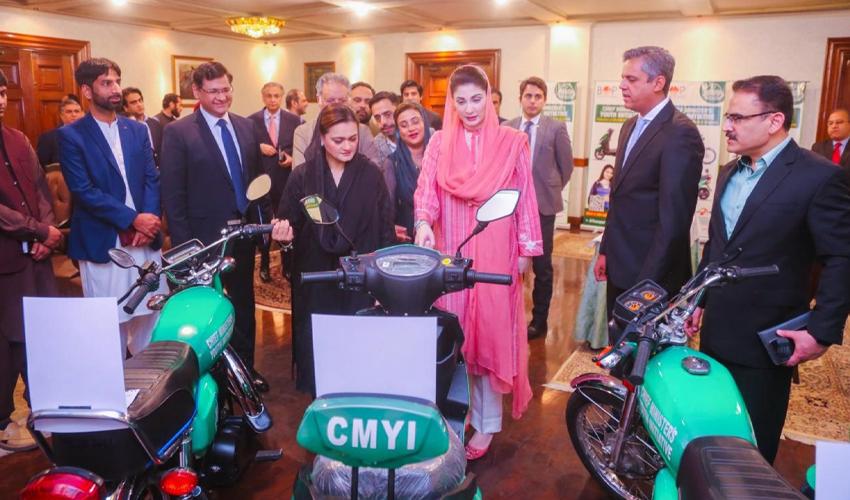 Punjab Govt Gifts Students 20,000 Bikes (Petrol & Electric) for Easy Commute