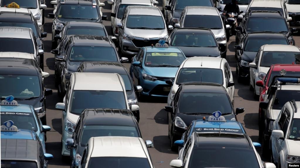 Indonesia là nước tiêu thụ nhiều ô tô, ảnh chụp ở Jakarta tháng 10/2017 (REUTERS/Beawiharta)