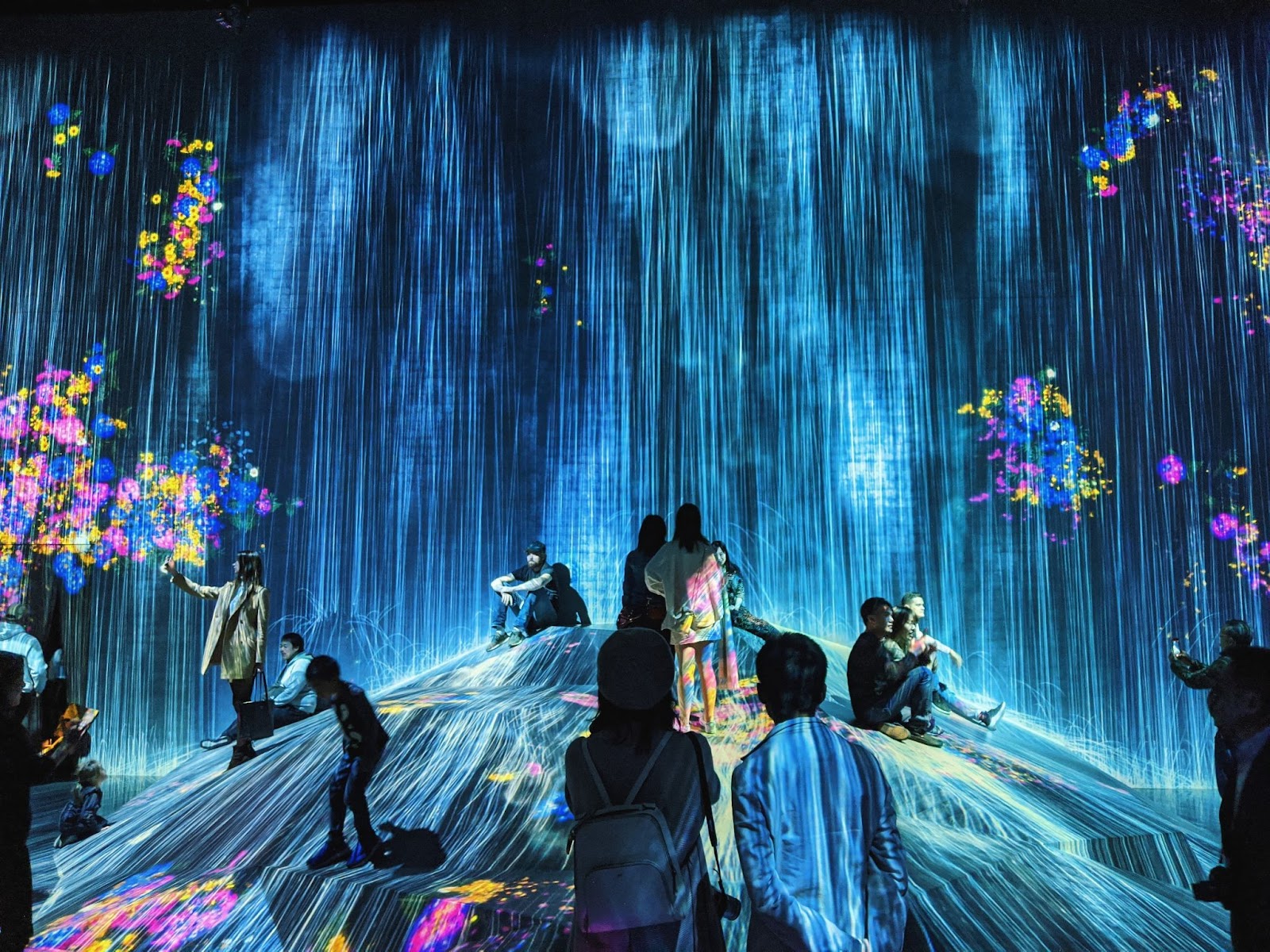 Teamlab immersive exhibition 