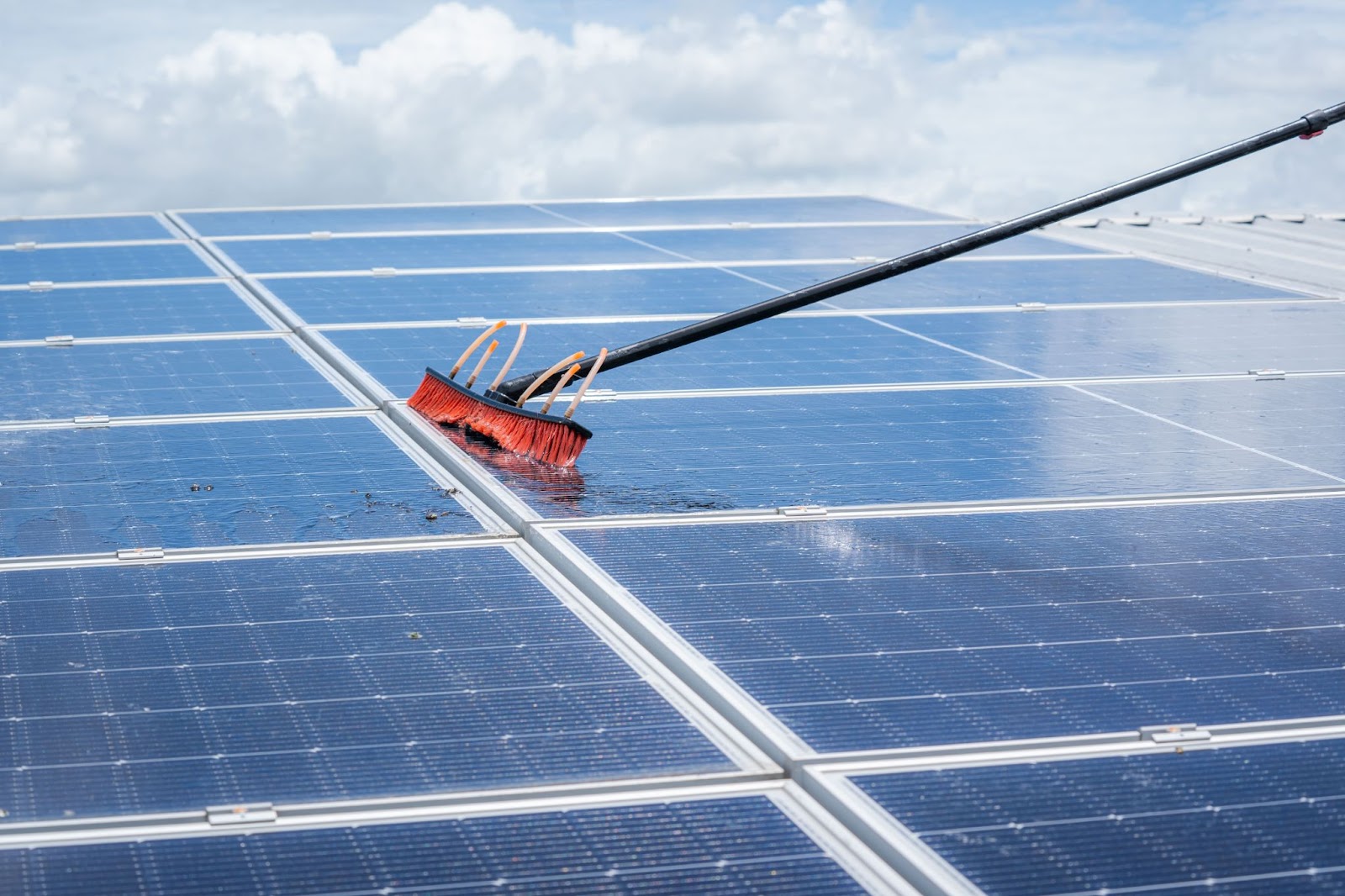 Intretinerea corespunzatoare a panourilor fotovoltaice