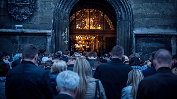 Vatican báo cáo số lượng tín hữu gia tăng, nhưng số linh mục giảm