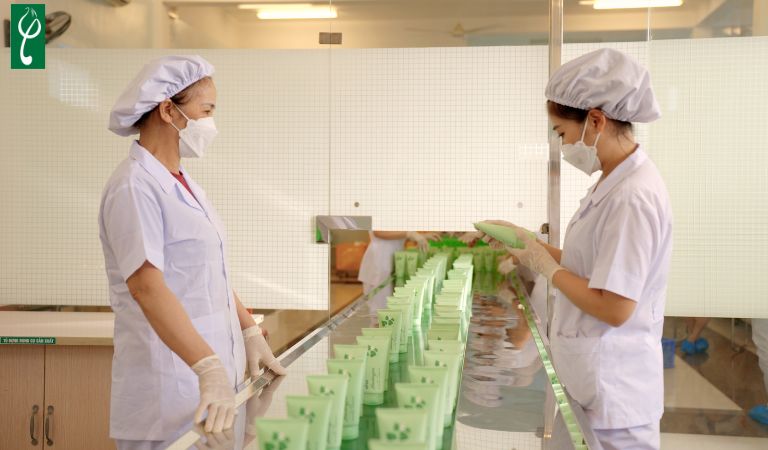 Chọn đơn vị sản xuất sữa rửa mặt cung cấp dịch vụ trọn gói