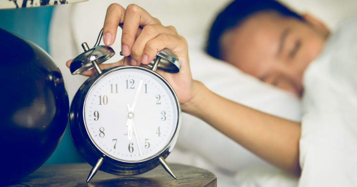 Tips mengatasi malas bangun pagi: Menggunakan Alarm dengan Cara yang Tepat