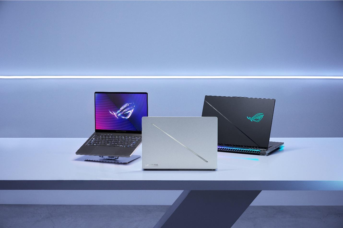 Several laptops on a table

Description automatically generated