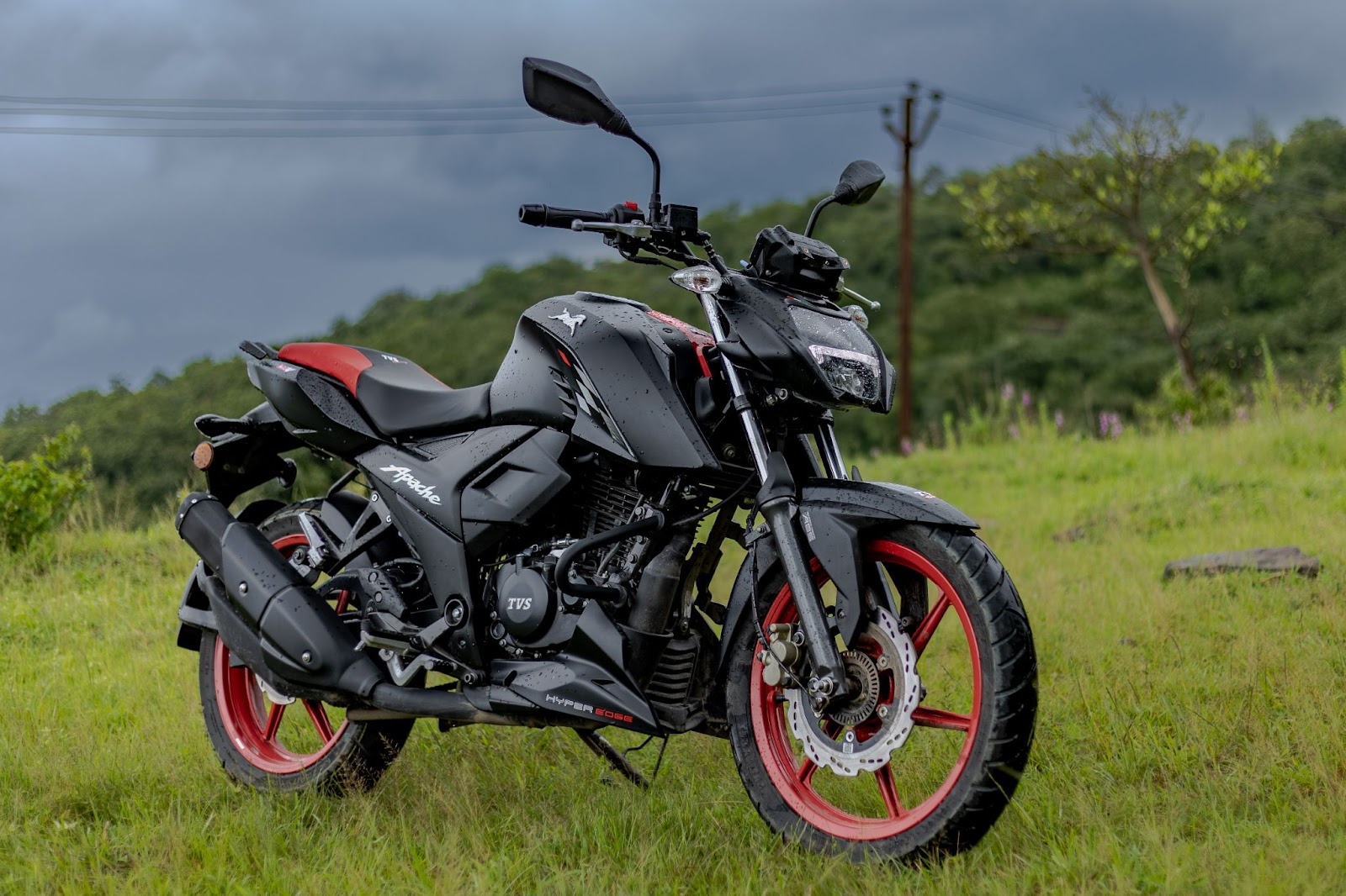 on road price of apache rtr 160 4v