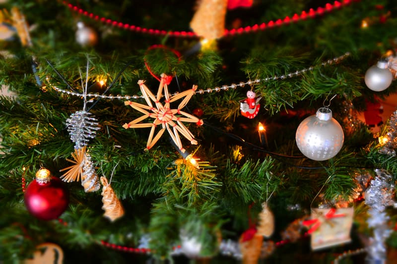 When Do Christmas Decorations Come Down? 4 Interesting Tips to Know