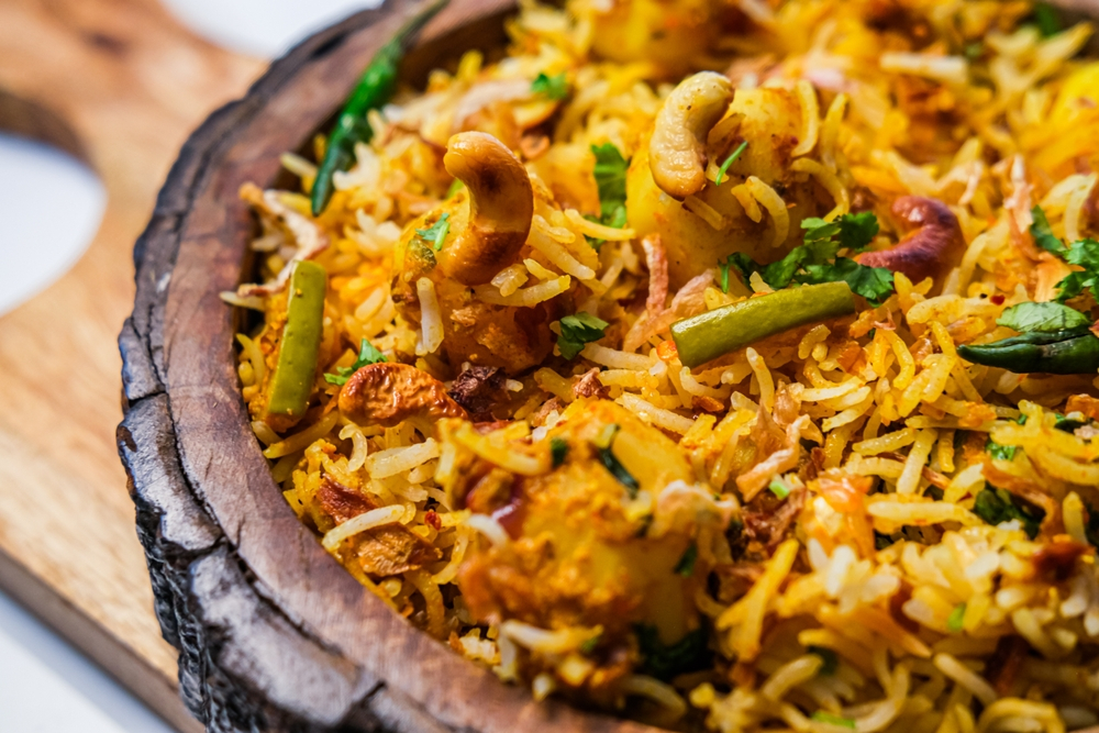Dum biryani serving