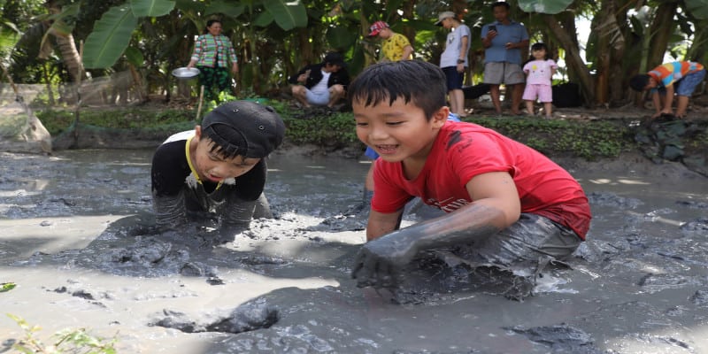 Nằm mơ thấy bắt cá có điềm thế nào? Nên đánh số bao nhiêu?