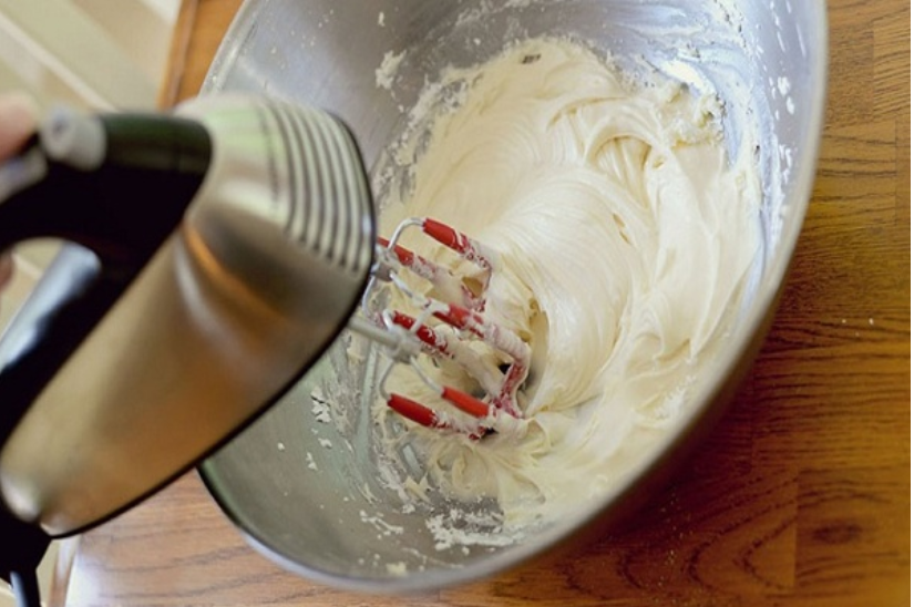 Cách làm kem bằng máy đánh trứng thật dễ dàng, đơn giản