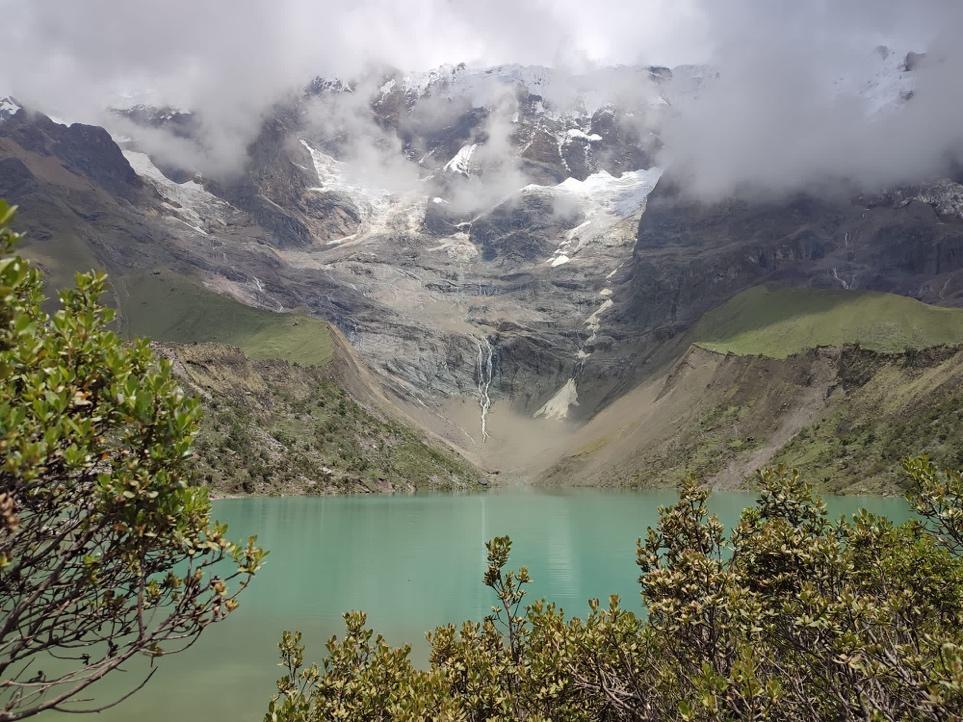 A body of water with a mountain in the background

Description automatically generated