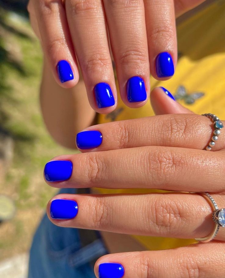 Full view of a gorgeous blue Summer Nail Color
