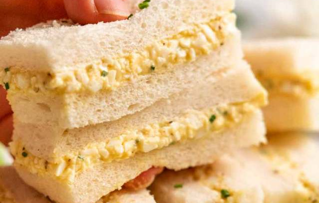 White bread sandwiches with egg mayonnaise