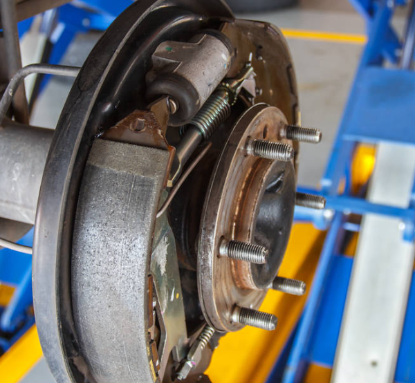 The Mechanics and Operation of Drum Brakes in Automotive Systems