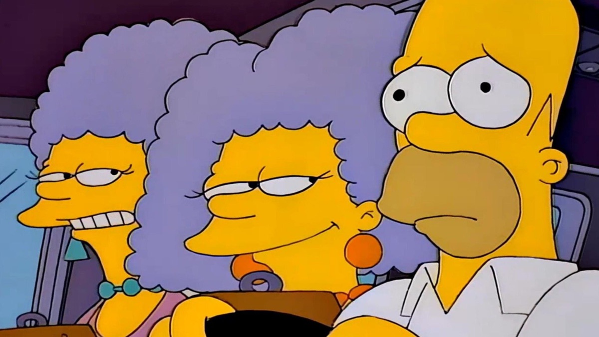 Patty y Selma mirando desde el asiento del copiloto a Homero mientras él conduce 