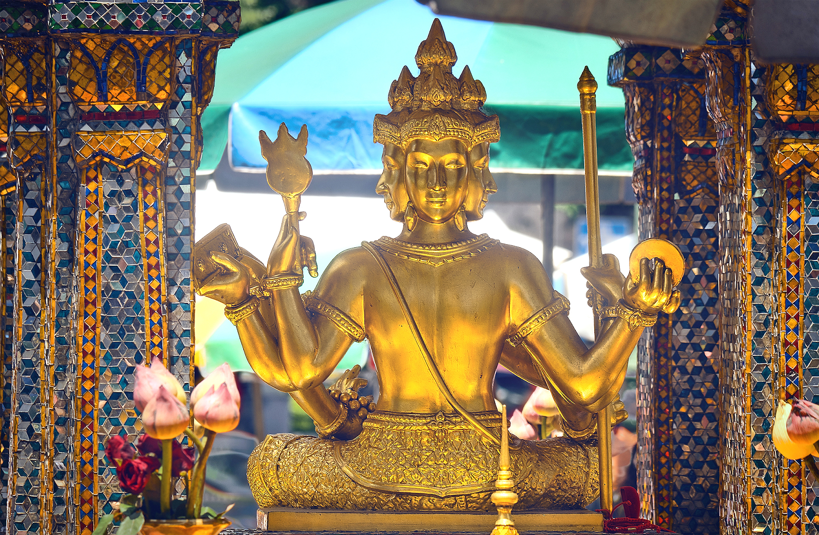 Tượng tứ diện Phật tại miếu tứ diện Phật, Bangkok, Thái Lan